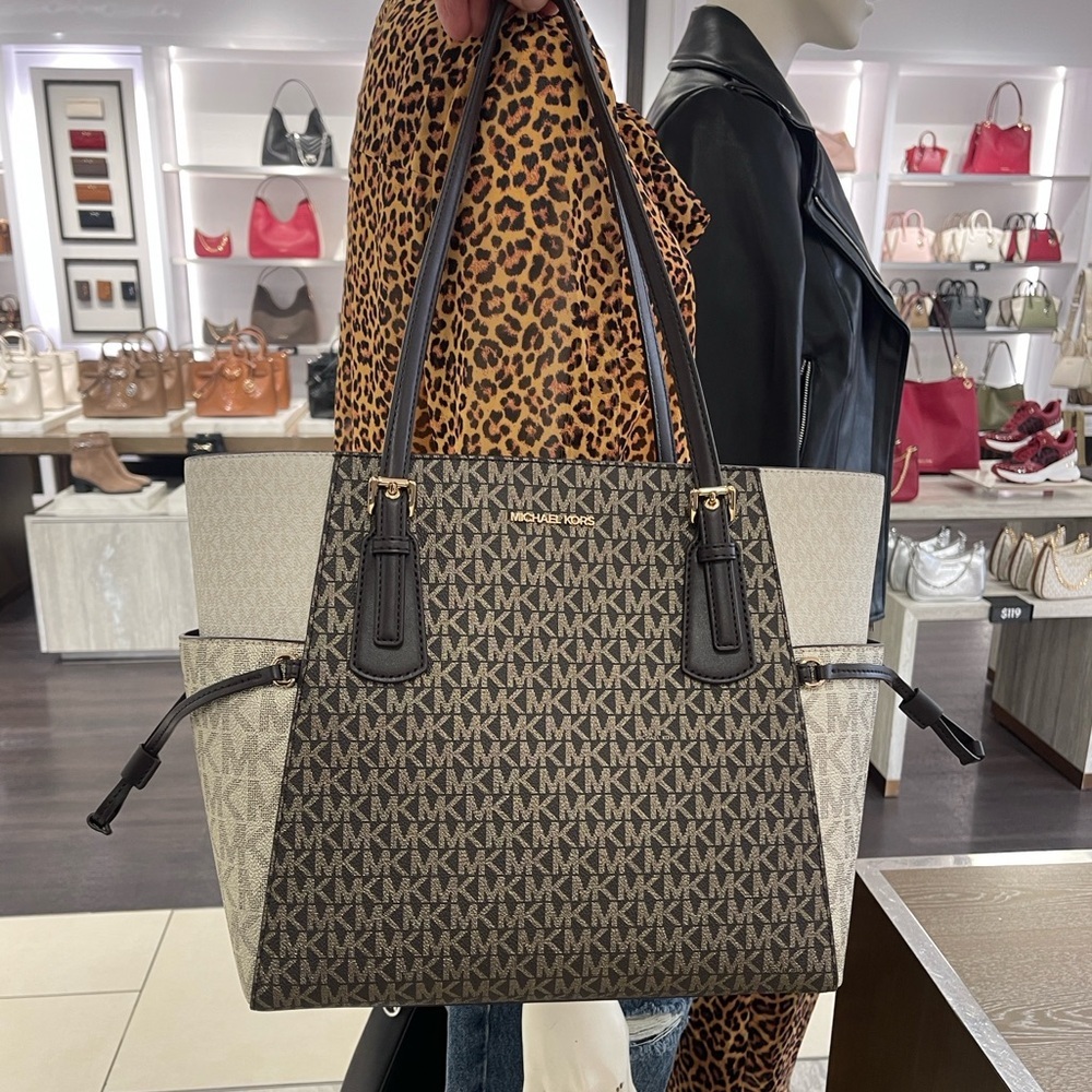MICHAEL KORS Voyager Lg Color-Block Metallic Signature Logo EW Tote 
Brown 
NWT - Picture 14 of 16